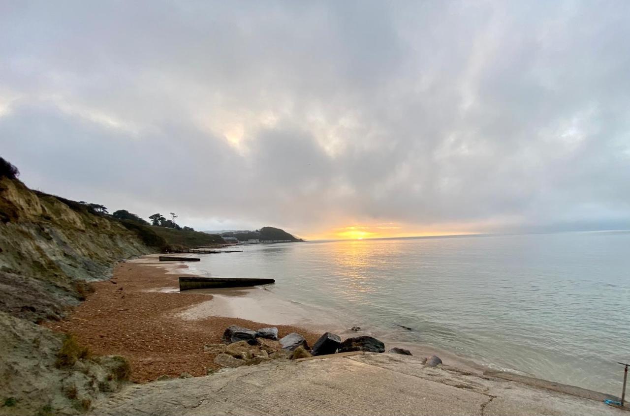 Chine Cottage Self-Catering Coastal Bungalow In Rural West Wight Freshwater Zewnętrze zdjęcie