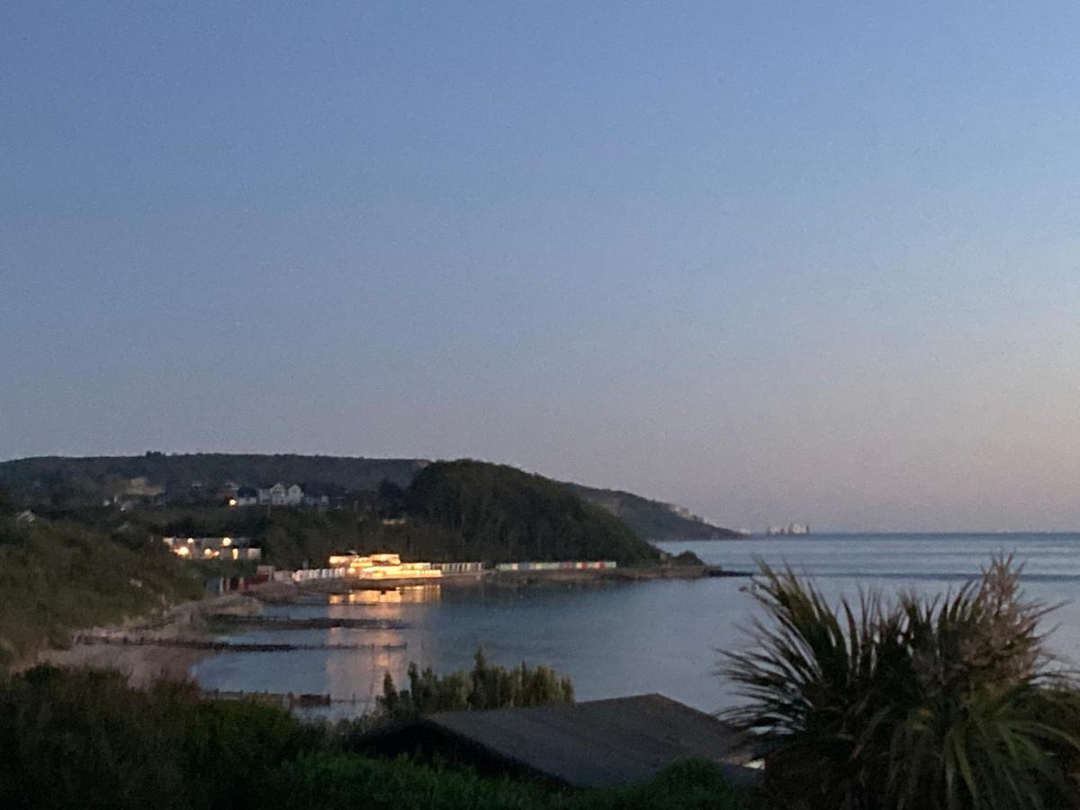 Chine Cottage Self-Catering Coastal Bungalow In Rural West Wight Freshwater Zewnętrze zdjęcie